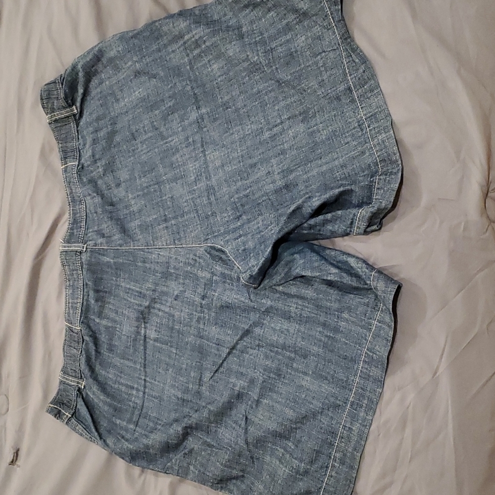 Shorts - Picture 4 of 5